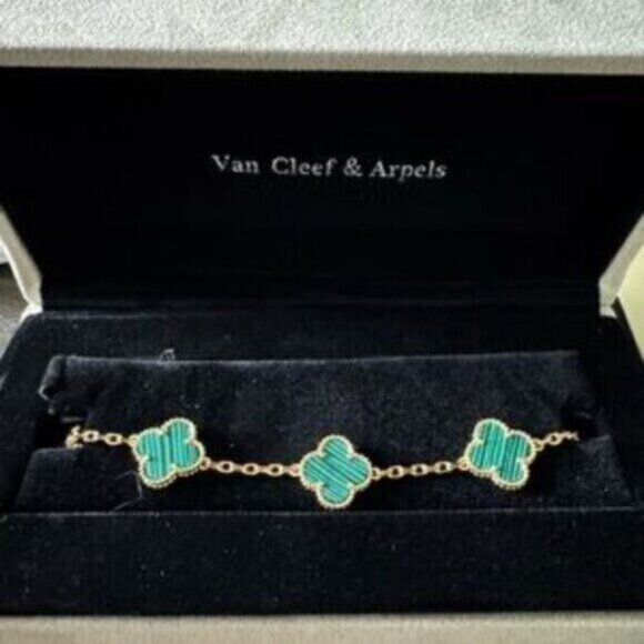 Elegant Gold and Green Clover Bracelet - Picture 2 of 7